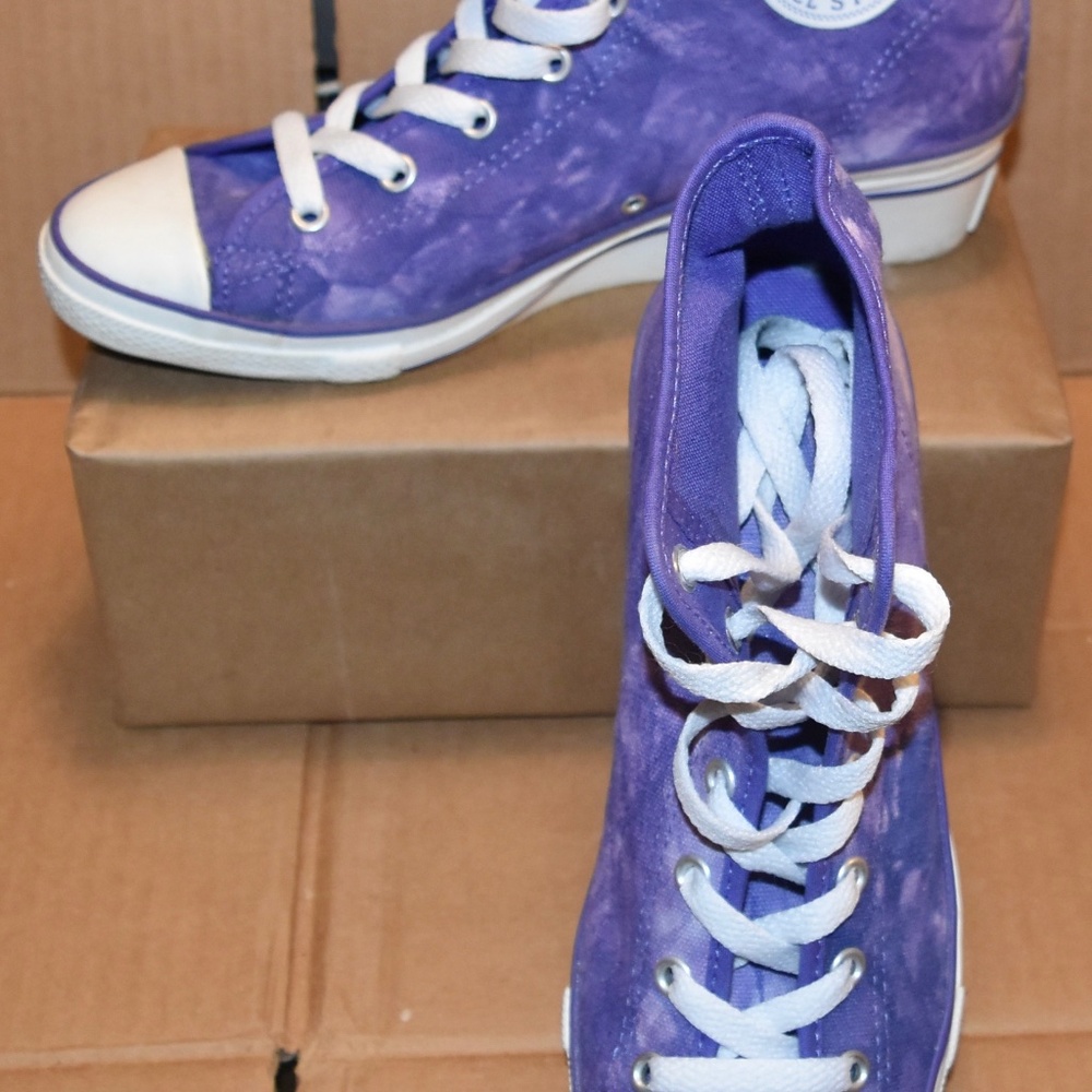 CONVERSE CHUCK TAYLOR LUX PURPLE NWOT